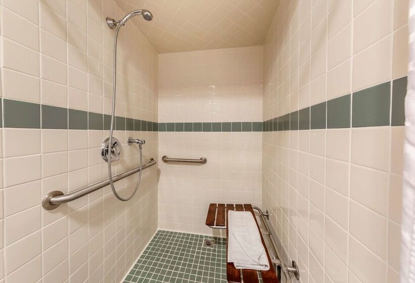 Отель Best Western Plus John Jay Inn & Suites