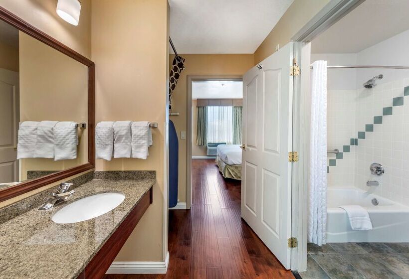 Отель Best Western Plus John Jay Inn & Suites