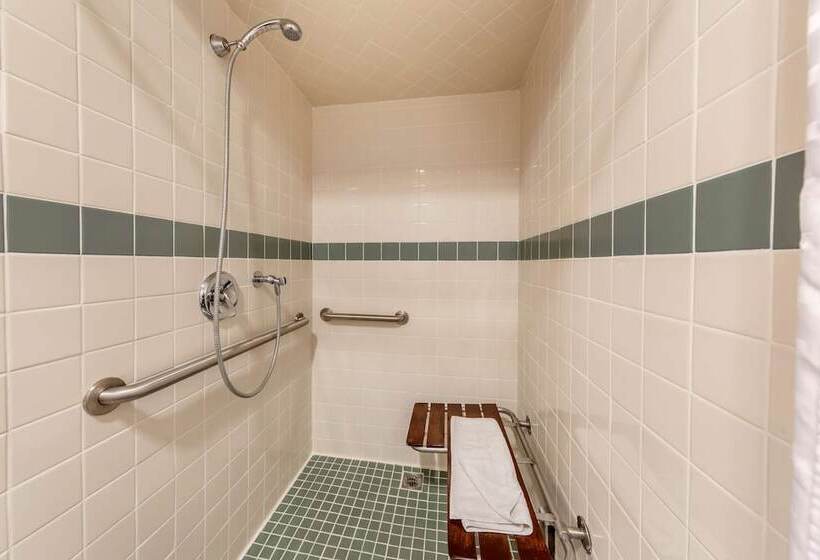 Отель Best Western Plus John Jay Inn & Suites