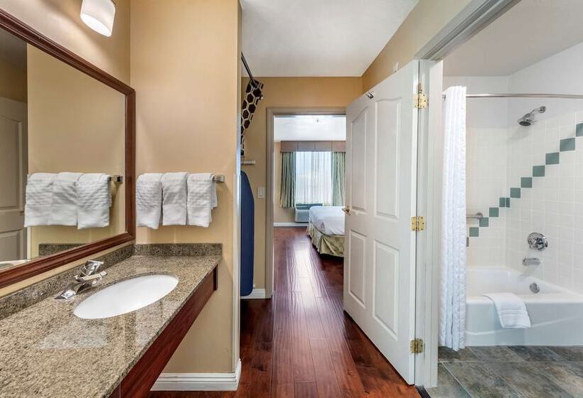 Отель Best Western Plus John Jay Inn & Suites