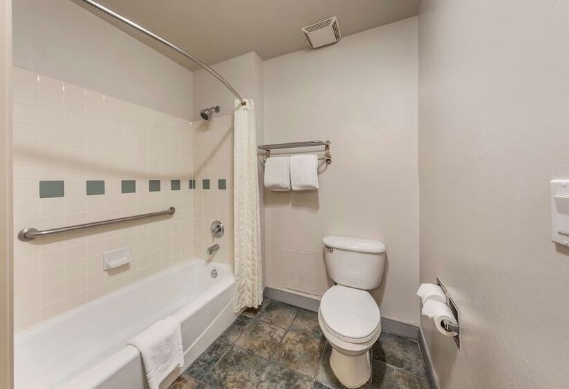 Отель Best Western Plus John Jay Inn & Suites