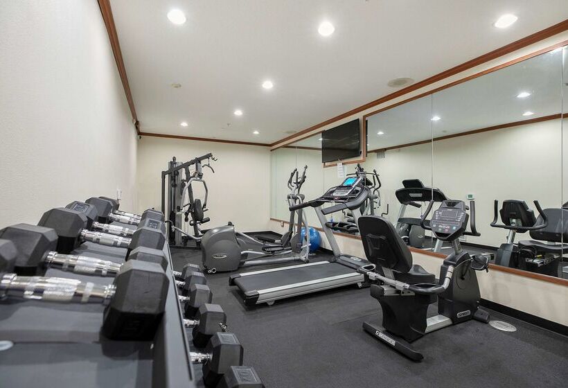 호텔 Best Western Plus Northwind Inn & Suites