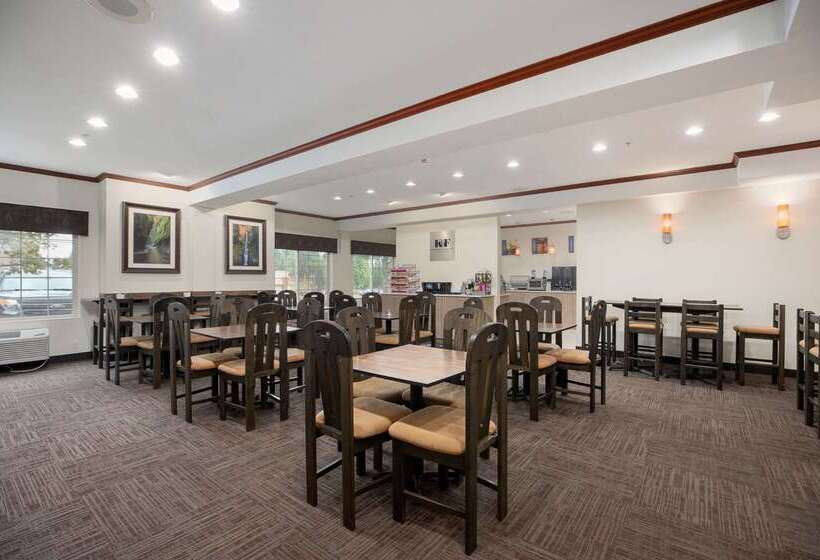 호텔 Best Western Plus Northwind Inn & Suites