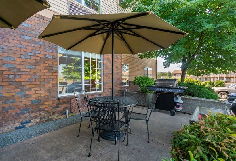 فندق Best Western Plus Park Place Inn & Suites