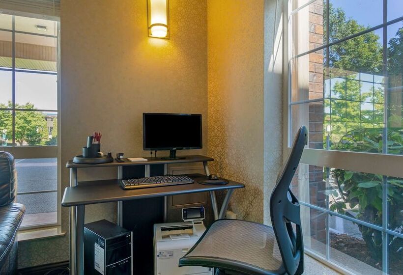 فندق Best Western Plus Park Place Inn & Suites