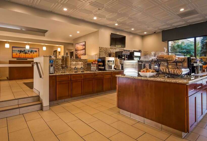 هتل Best Western Plus South Coast Inn