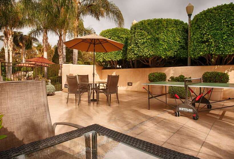 فندق Best Western Plus South Coast Inn