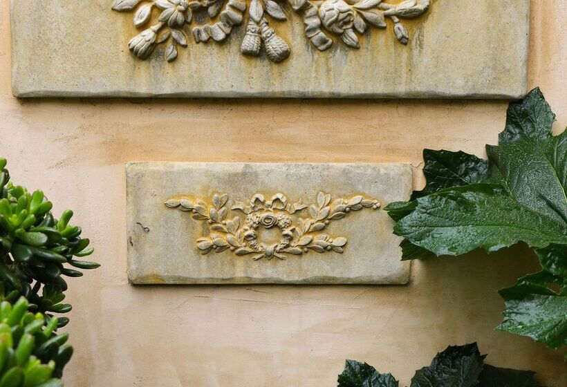 فندق Best Western Plus South Coast Inn