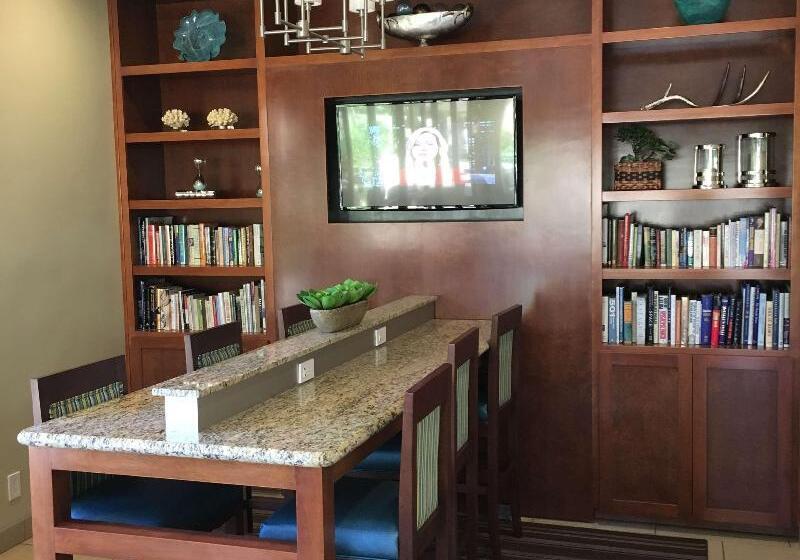 فندق Best Western Plus South Coast Inn