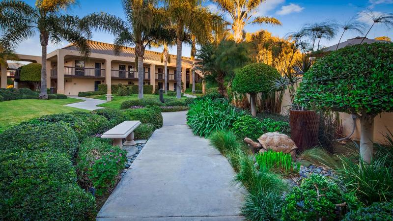 هتل Best Western Plus South Coast Inn