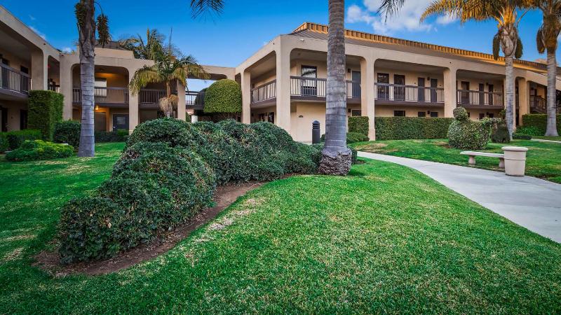 هتل Best Western Plus South Coast Inn