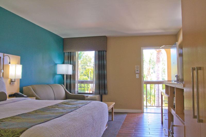 هتل Best Western Plus South Coast Inn