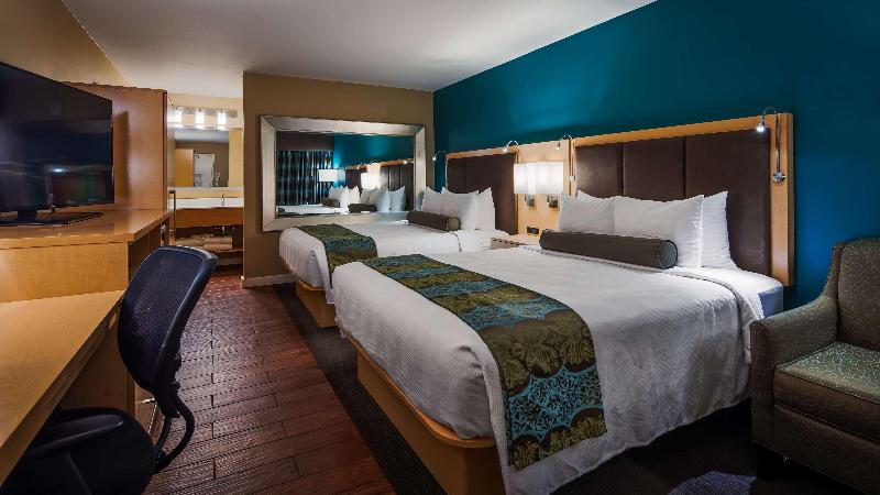 فندق Best Western Plus South Coast Inn