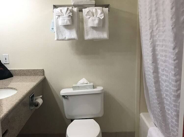 בית מלון כפרי Best Western Plus Villa Del Lago Inn Patterson