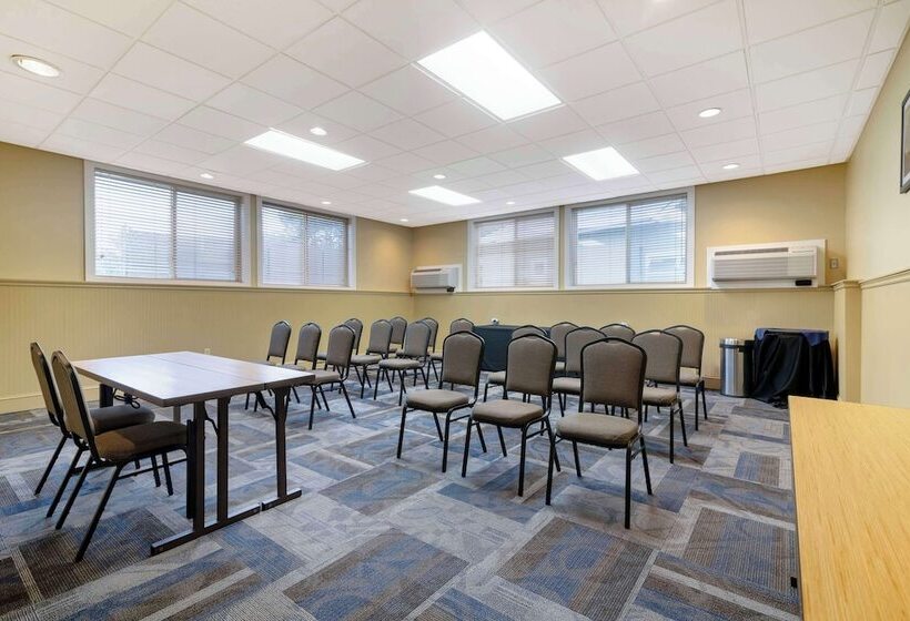 فندق Best Western Plus Windjammer Inn & Conference Center