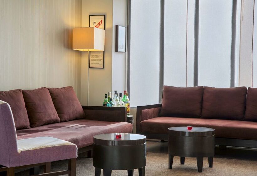 בית מלון כפרי Best Western Rives De Paris La Defense