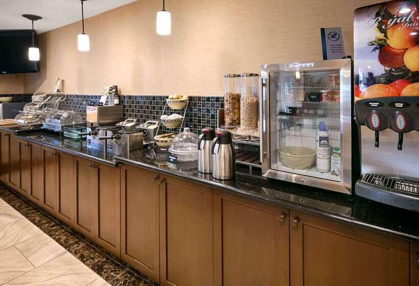 فندق Best Western Woodland Inn