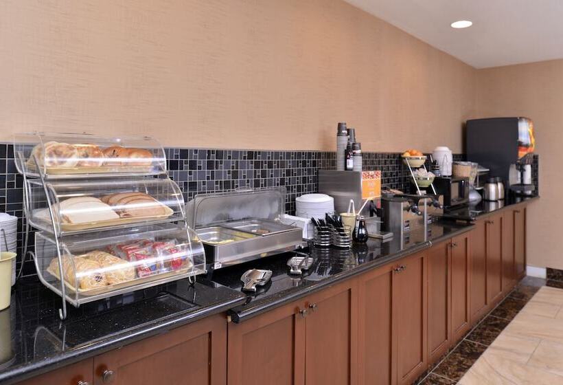 فندق Best Western Woodland Inn