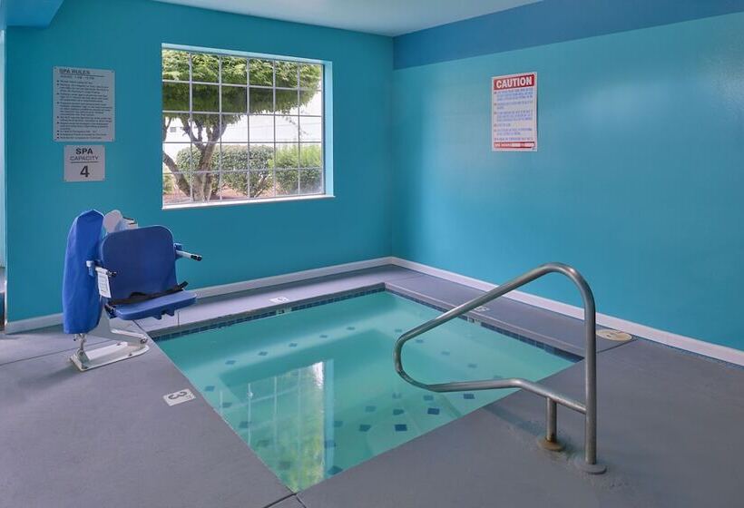 فندق Best Western Woodland Inn