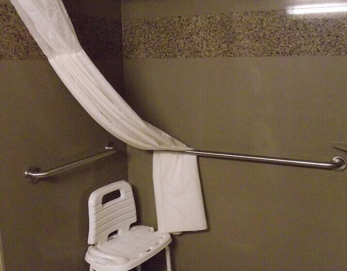 فندق Best Western Woodland Inn