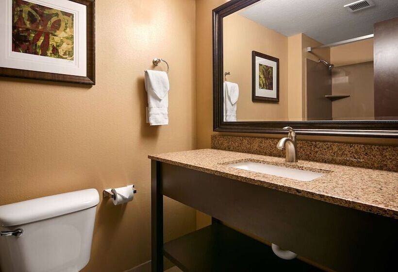 فندق Best Western Woodland Inn