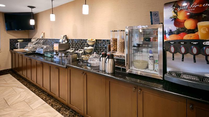 فندق Best Western Woodland Inn