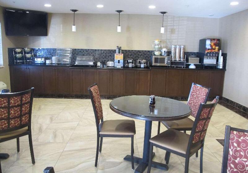 فندق Best Western Woodland Inn