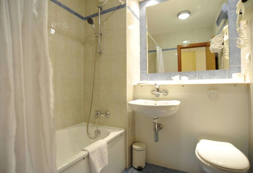 호텔 Travelodge Alicante Puerto