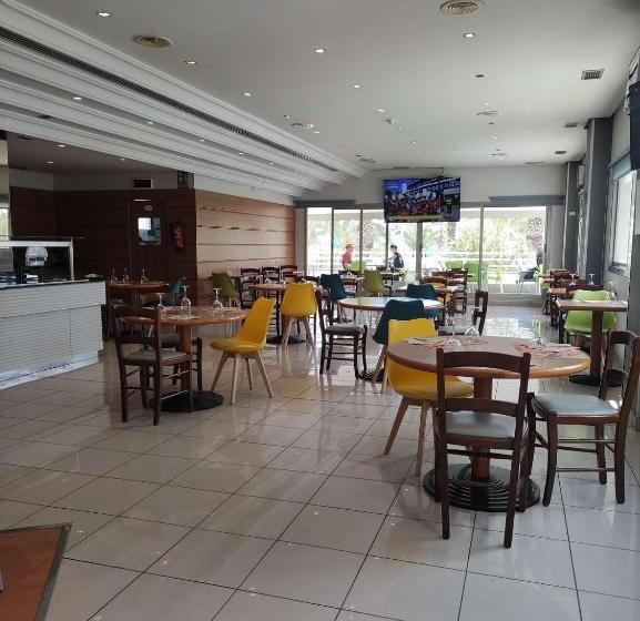 호텔 Travelodge Alicante Puerto