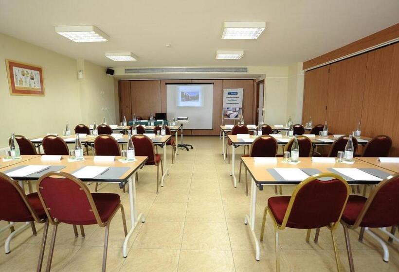 호텔 Travelodge Alicante Puerto