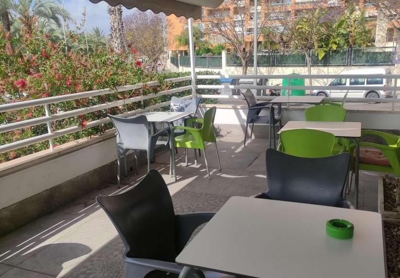 호텔 Travelodge Alicante Puerto