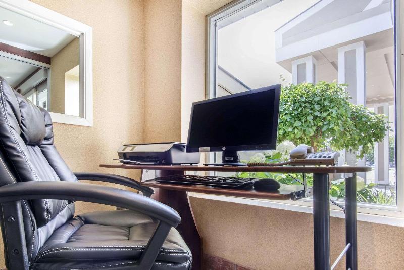 فندق Comfort Inn & Suites