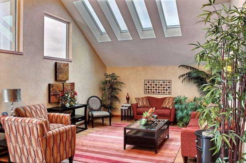 ホテル Comfort Inn & Suites At I 74 And 155