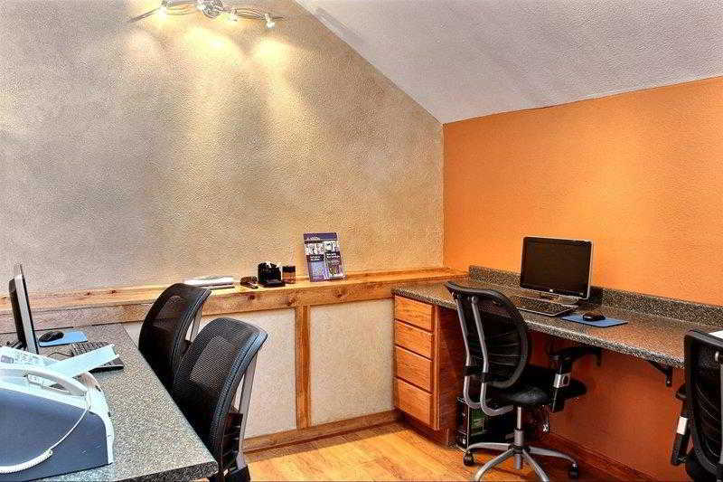 ホテル Comfort Inn & Suites At I 74 And 155