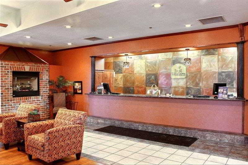 ホテル Comfort Inn & Suites At I 74 And 155