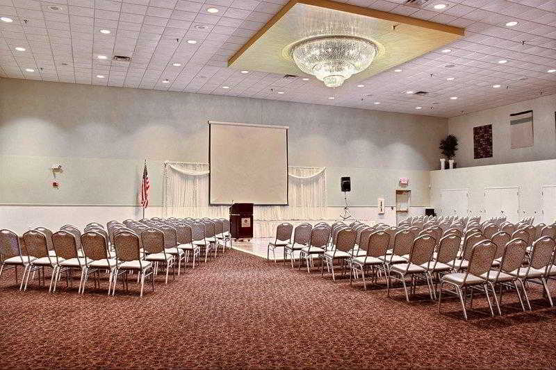 ホテル Comfort Inn & Suites At I 74 And 155