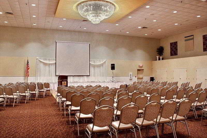 ホテル Comfort Inn & Suites At I 74 And 155