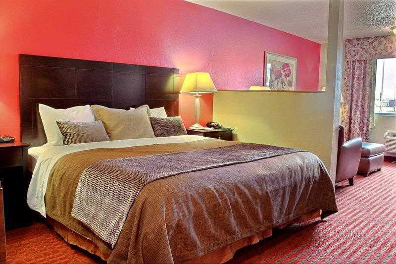 ホテル Comfort Inn & Suites At I 74 And 155