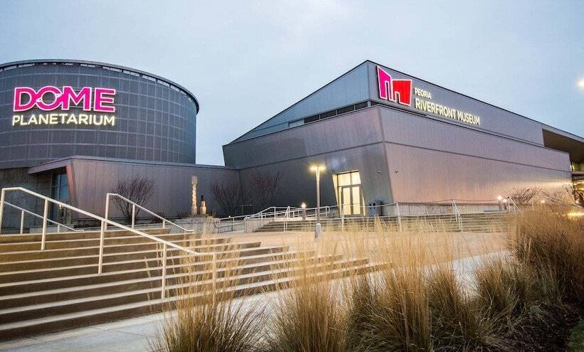 ホテル Comfort Inn & Suites At I 74 And 155