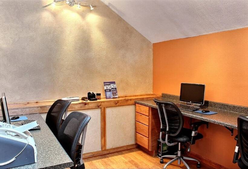 ホテル Comfort Inn & Suites At I 74 And 155