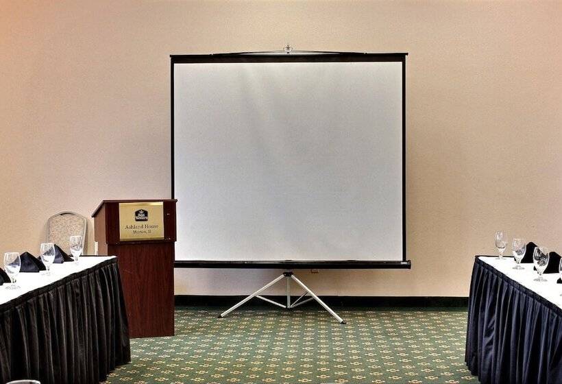 ホテル Comfort Inn & Suites At I 74 And 155