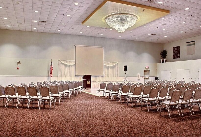 ホテル Comfort Inn & Suites At I 74 And 155