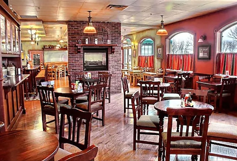 ホテル Comfort Inn & Suites At I 74 And 155