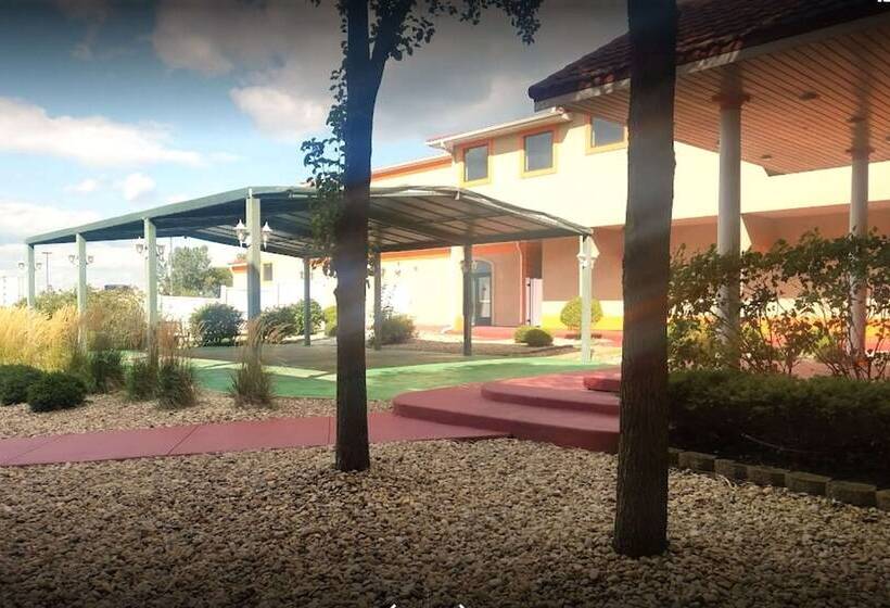 ホテル Comfort Inn & Suites At I 74 And 155