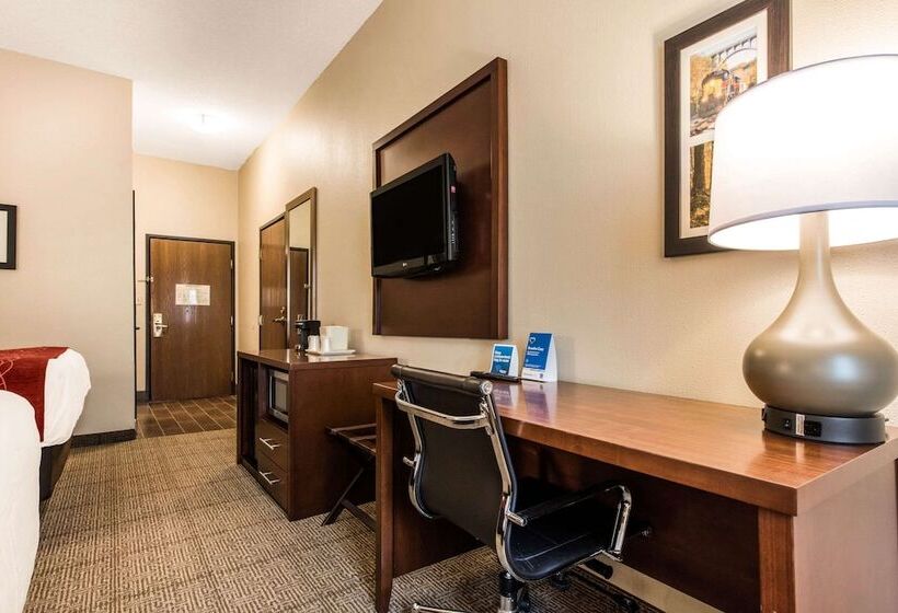 فندق Comfort Inn & Suites Streetsboro  Kent