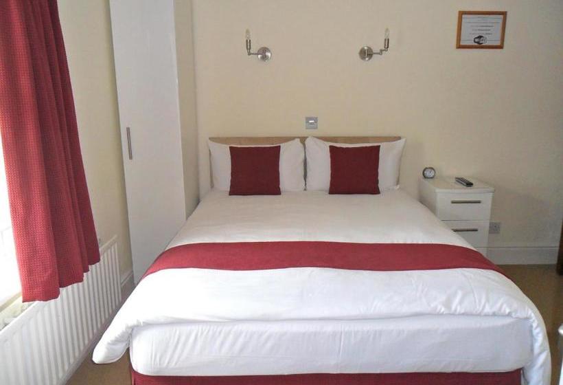 فندق Cumberland House Gatwick B & B