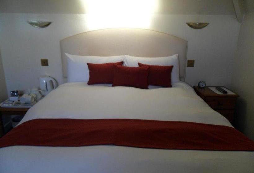 בית מלון כפרי Cumberland House Gatwick B & B