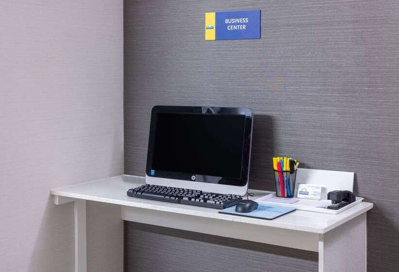 فندق Days Inn By Wyndham Louisburg