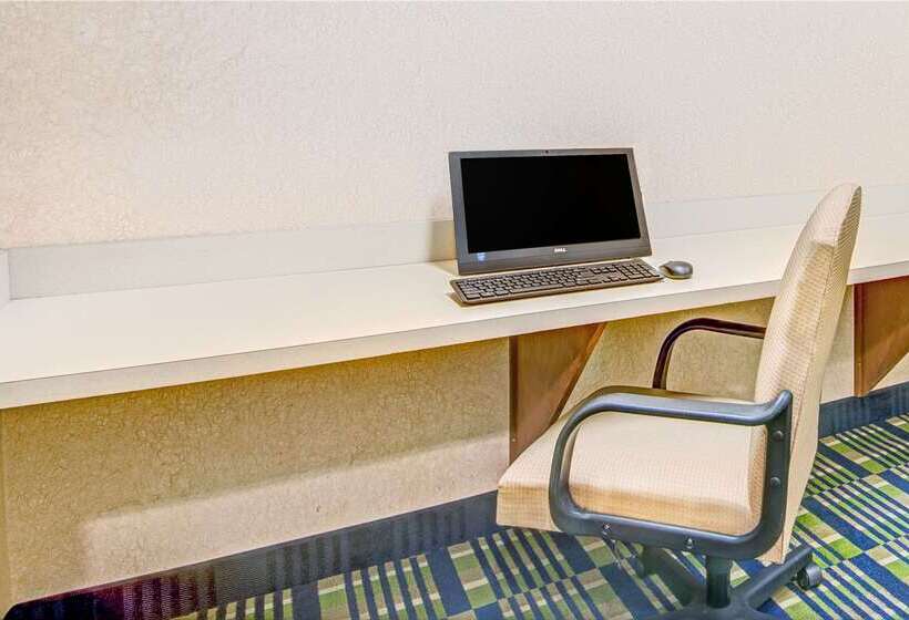 فندق Days Inn By Wyndham Louisburg