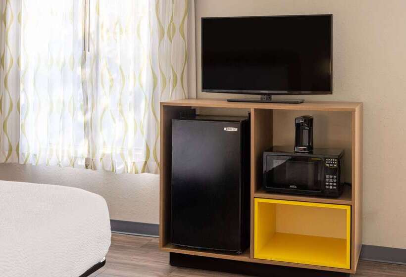 فندق Days Inn By Wyndham Louisburg